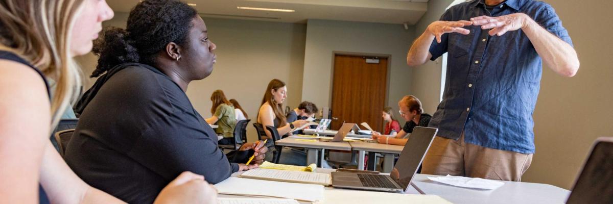 Steve Soper teaching a History class at the University of Georgia