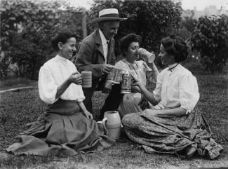 Men and women drinking beer in rural setting, 1915.  Courtesy Culver Pictures, Inc.