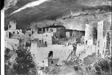 View of the Cliff Palace at Mesa Verde. By Pierce, C.C. (Charles C.), 1861-1946 [Public domain], via Wikimedia Commons